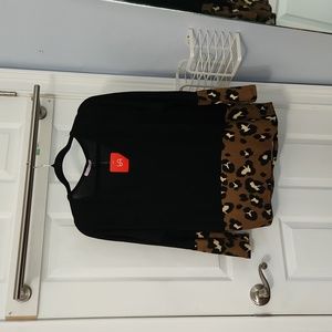NWT v-neck black/animal print sweater. Size M.
